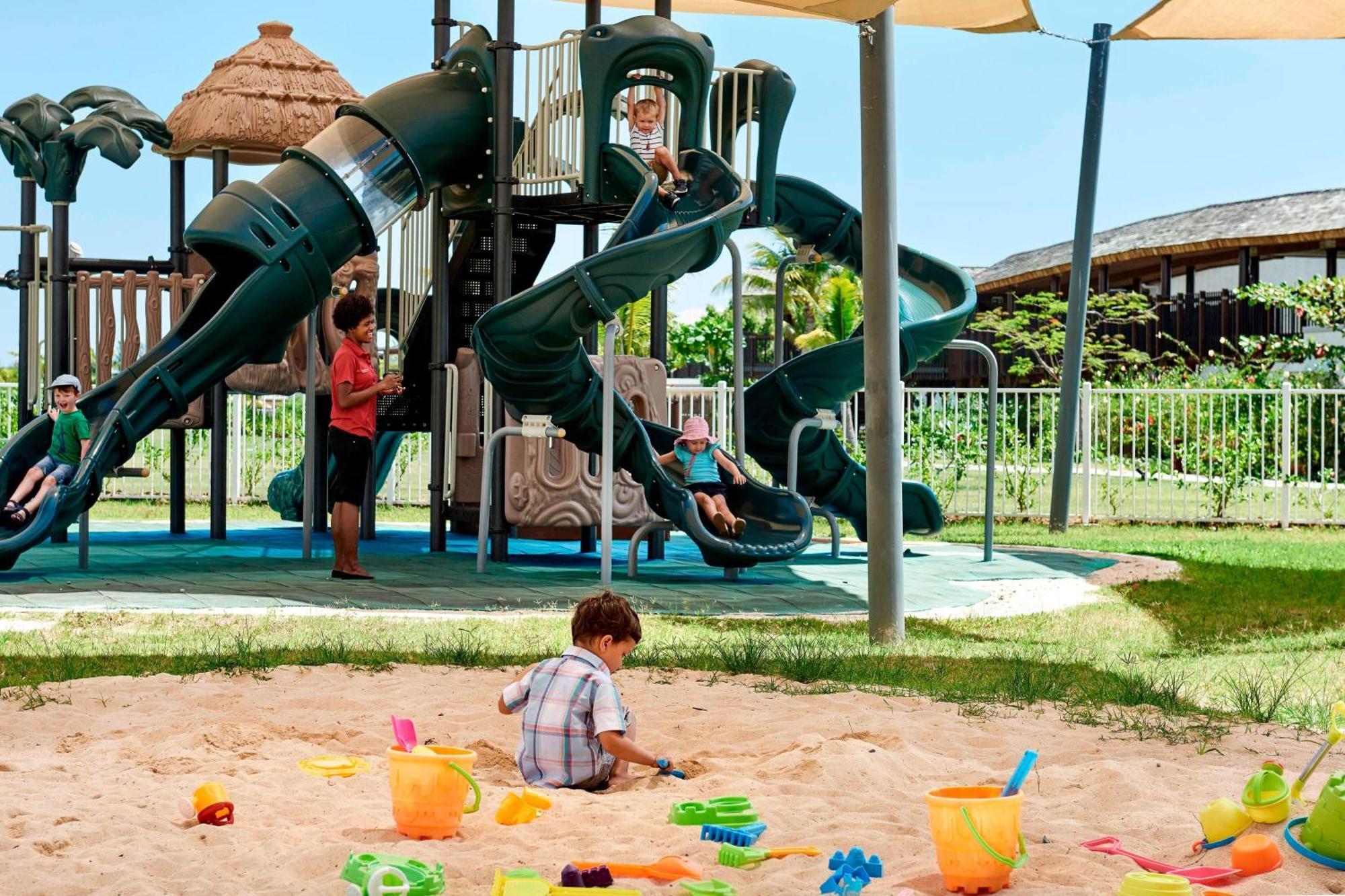 منتجع فيجي ماريوت مومي بييه Momi المظهر الخارجي الصورة Playground at the resort