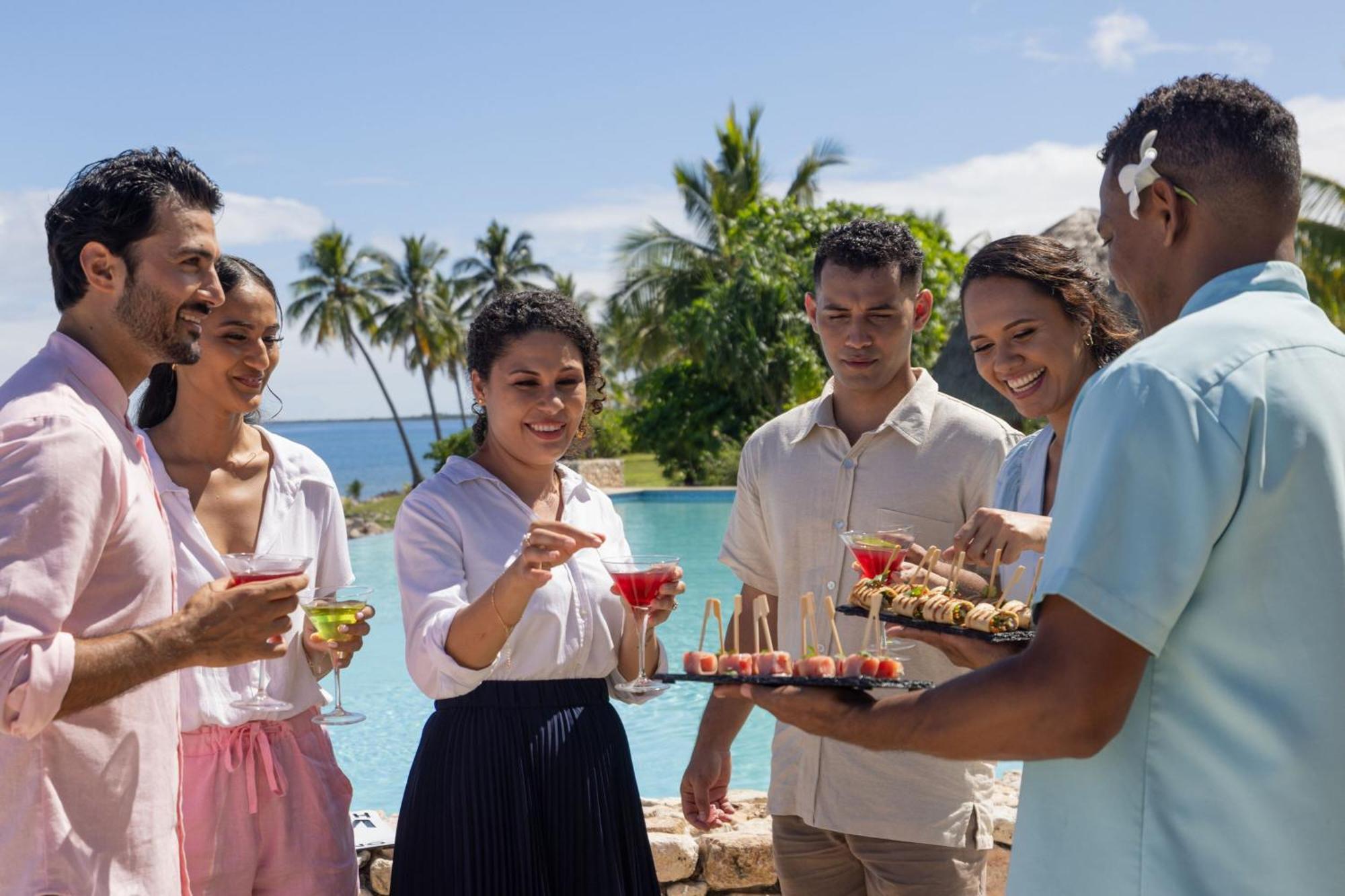 منتجع فيجي ماريوت مومي بييه Momi المظهر الخارجي الصورة The resort's staff
